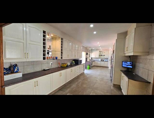 5 BEDROOM HOUSE FOR SALE IN THREE RIVERS